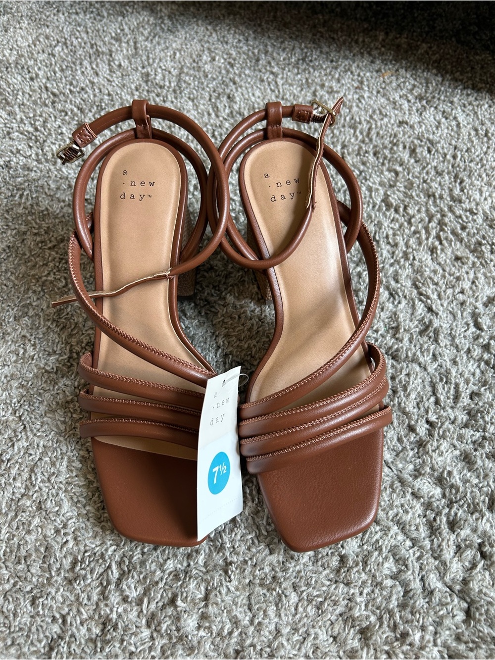 NWT Women’s Brown Strappy Block Heel Sandals - Picture 2 of 3